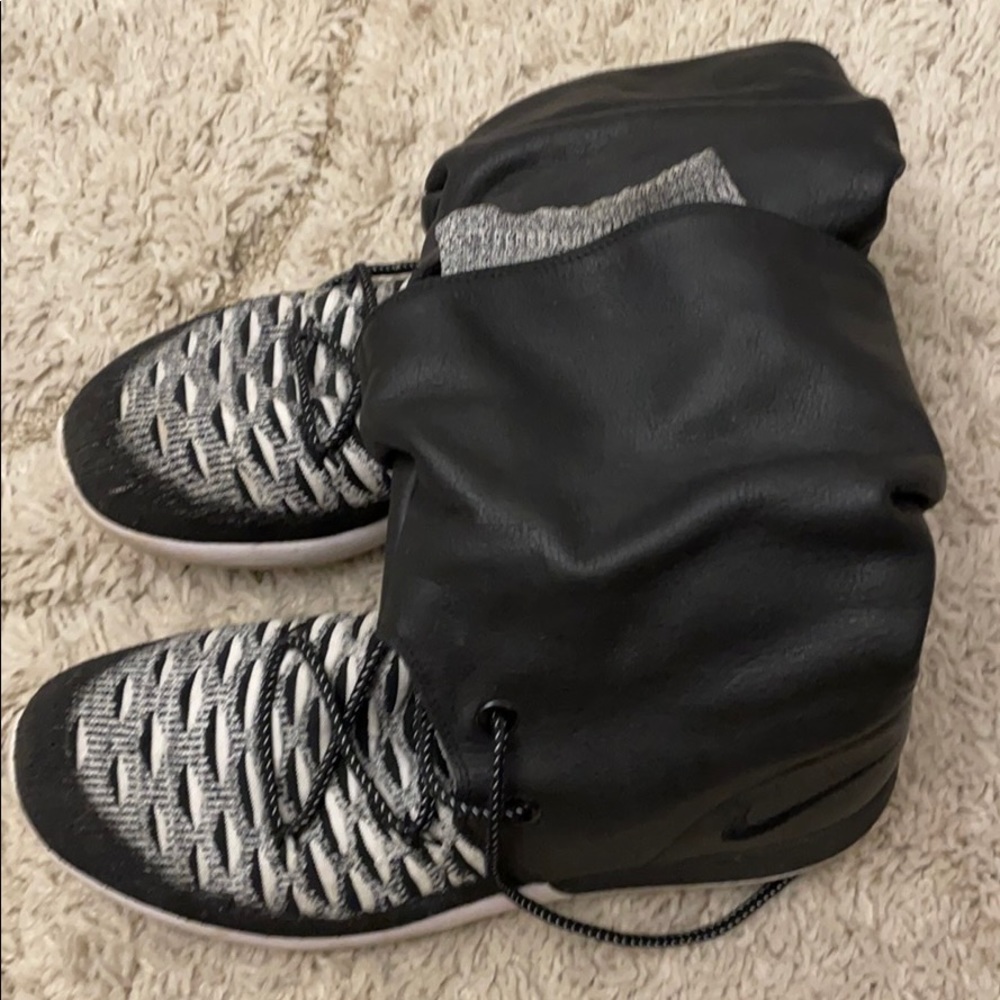 NIKE ROSHE TWO HI FLYKNIT